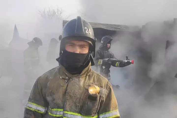 Пожарные предотвратили взрыв в частном доме Астаны