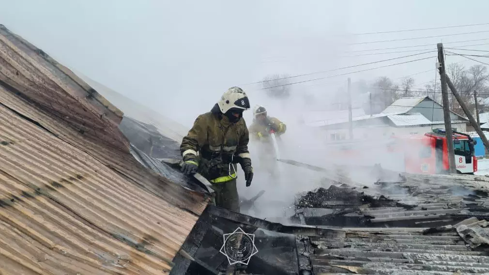 Пожарные области Жетысу спасли жилой дом от уничтожения огнем