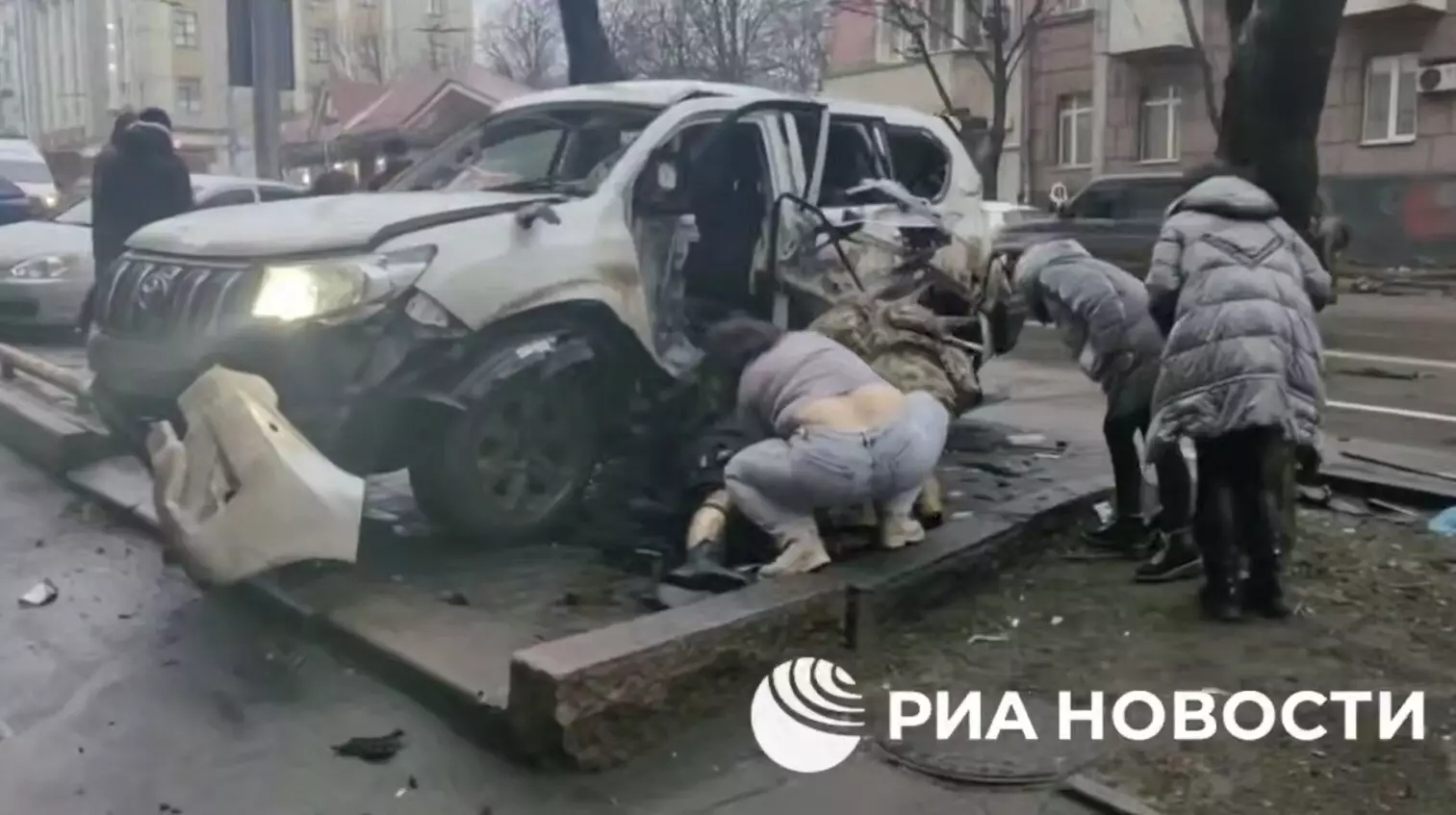 В центре Донецка взорвали внедорожник