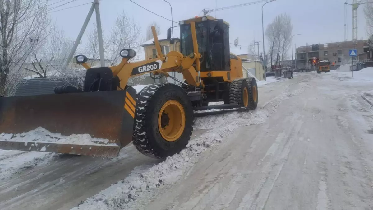 Астанада күндізгі ауысымда қар тазалауға 2,7 мыңнан аса жол жұмысшысы шықты