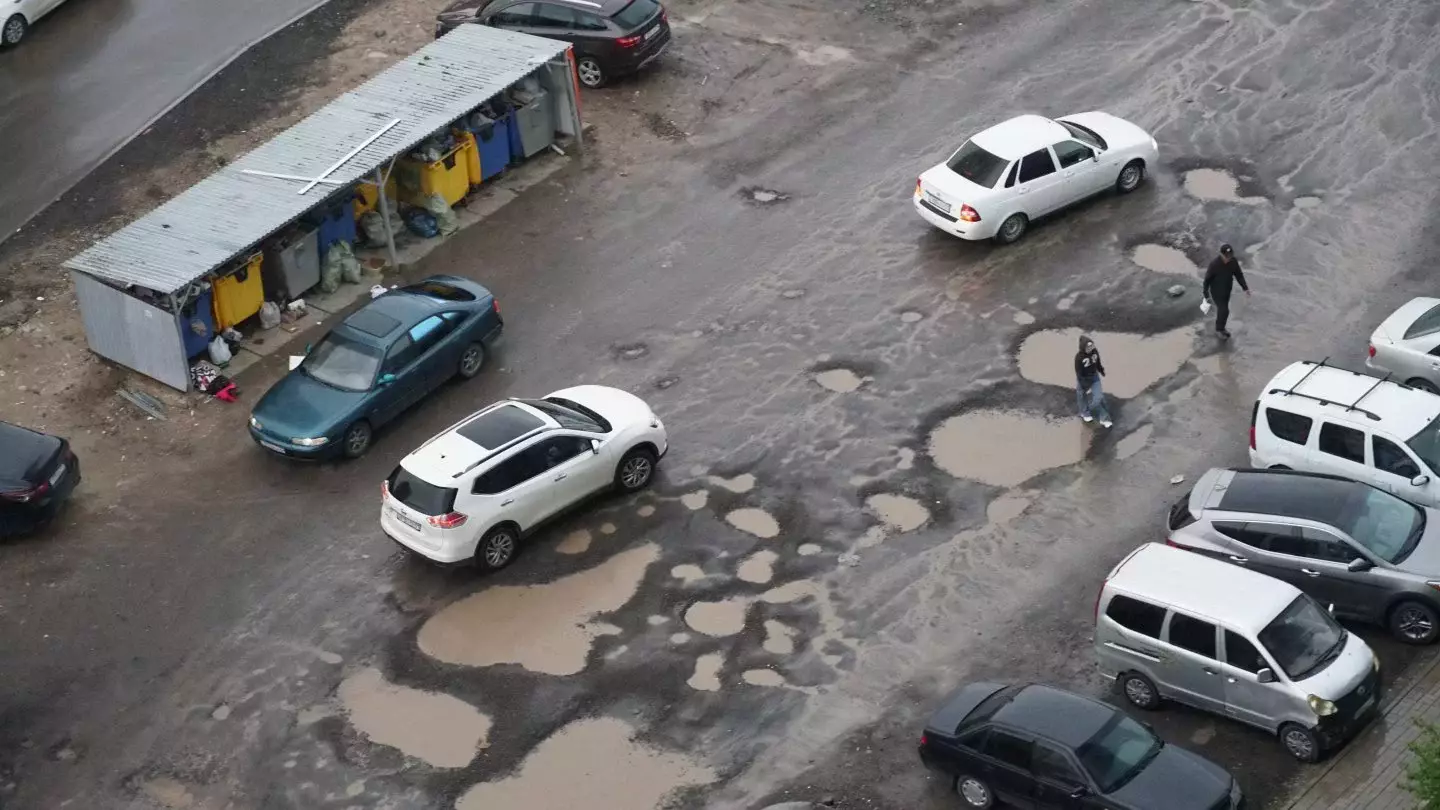 «Надевают каблуки и достают коляски»: в девяти селах ВКО впервые появился асфальт