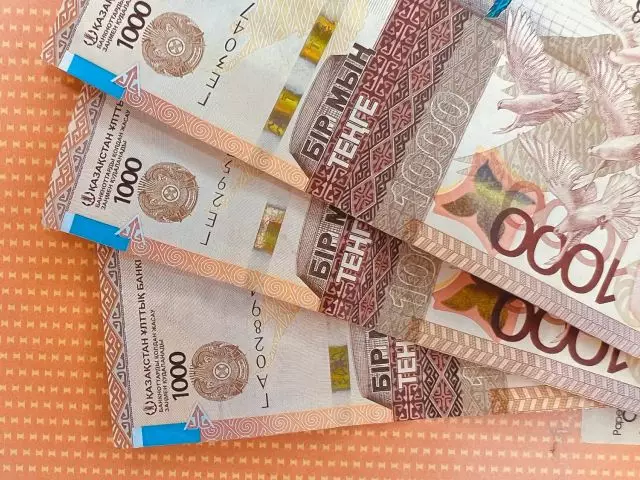 На бирже доллар продается ниже отметки   507 тенге              