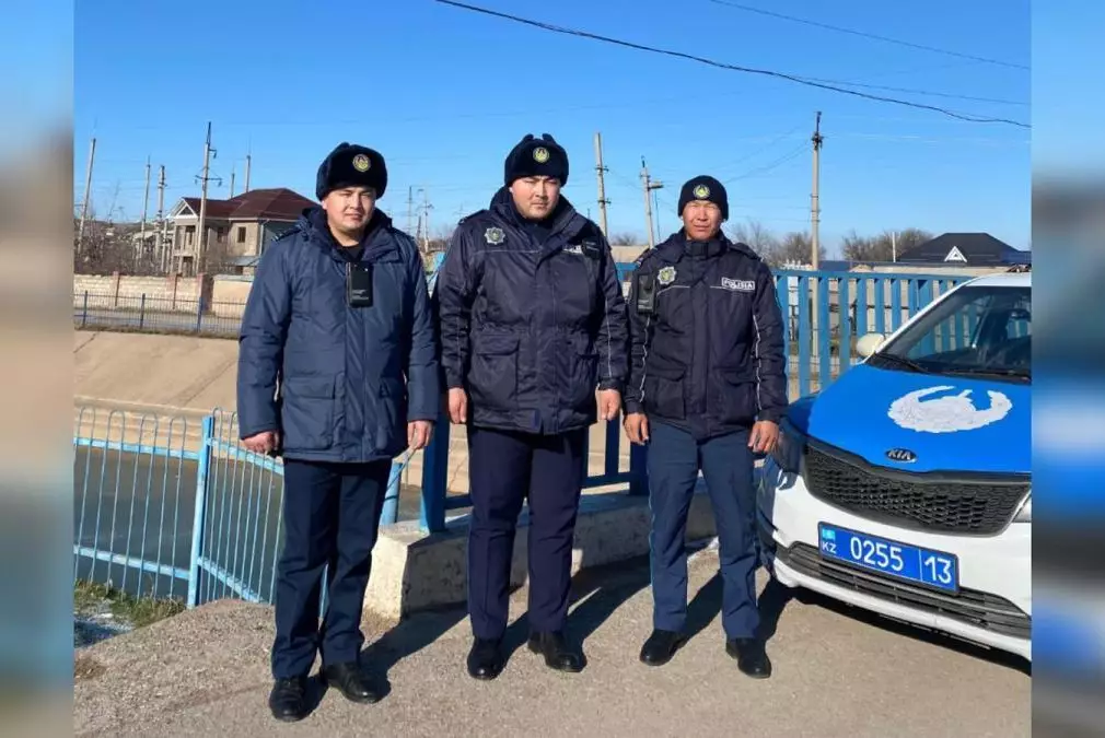 Трагедию сумели предотвратить полицейские на юге Казахстана