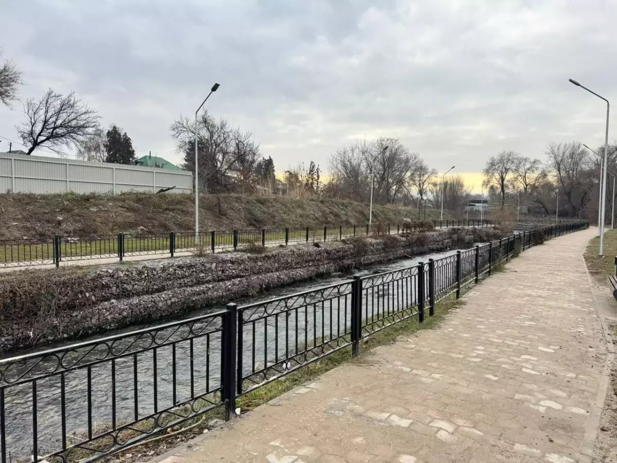 Новый мост, парковая зона и каток: что изменилось в Жетысуском районе Алматы