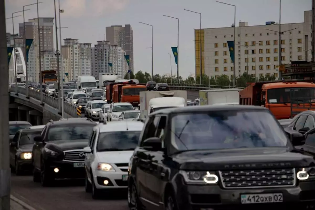 Әкім Астанадағы көлік кептелісімен қалай күресетінін айтты