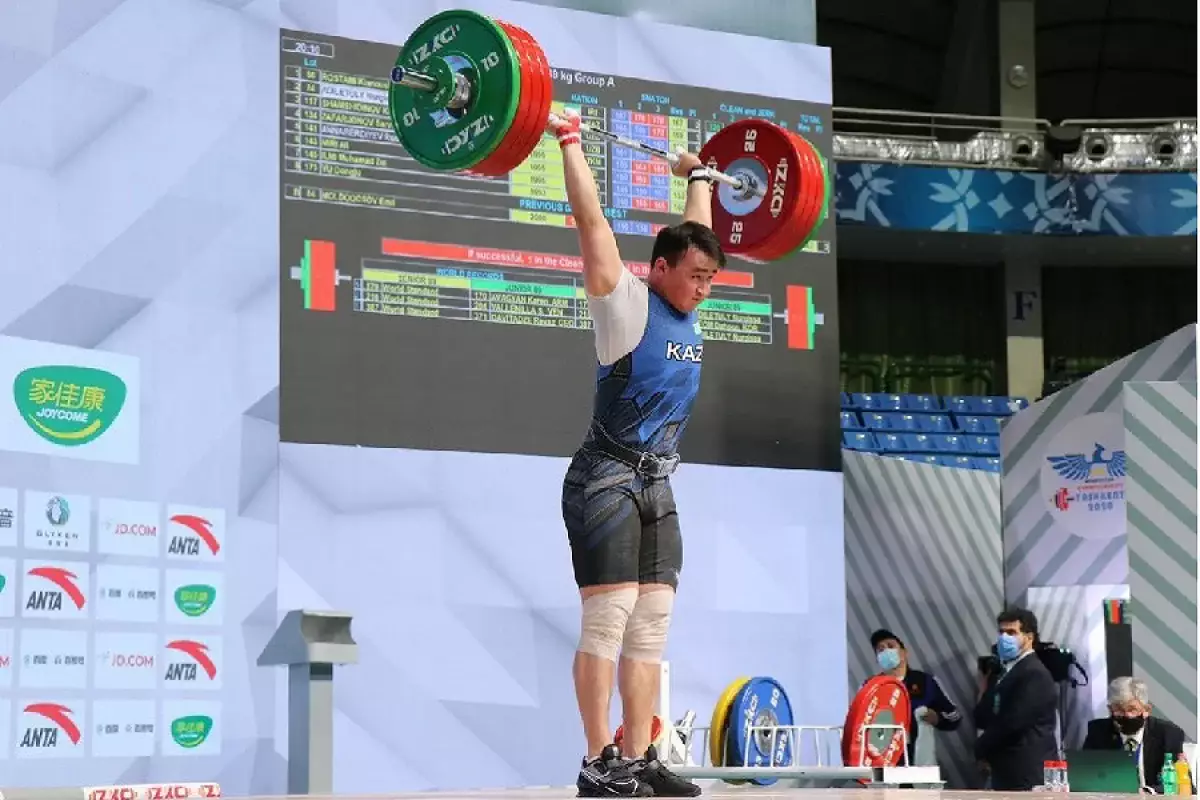 Казахстанский штангист завоевал золотую медаль чемпионата мира