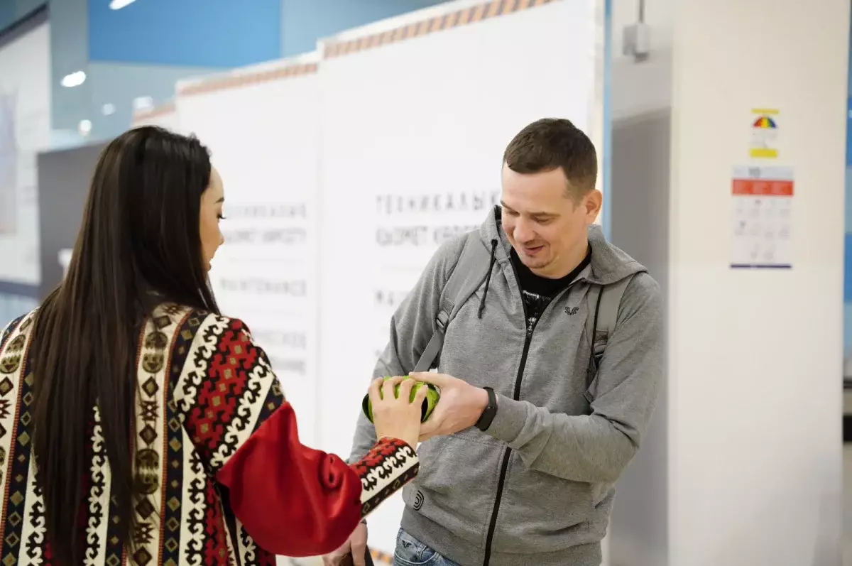 Тәуелсіздік күніне орай Алматы Халықаралық әуежайында туристерге сыйлық табысталады