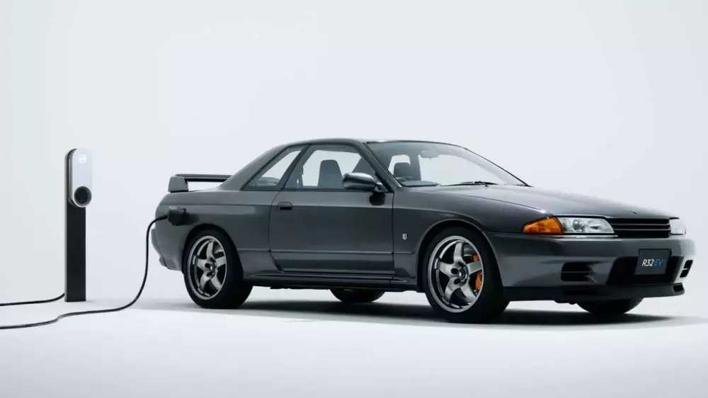 Nissan представил электрический GT-R R32