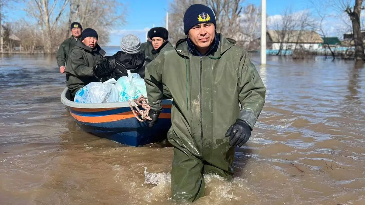 Аят Сералиев получил премию «Жақсы адам–2024» за героизм во время паводков в Акмолинской области