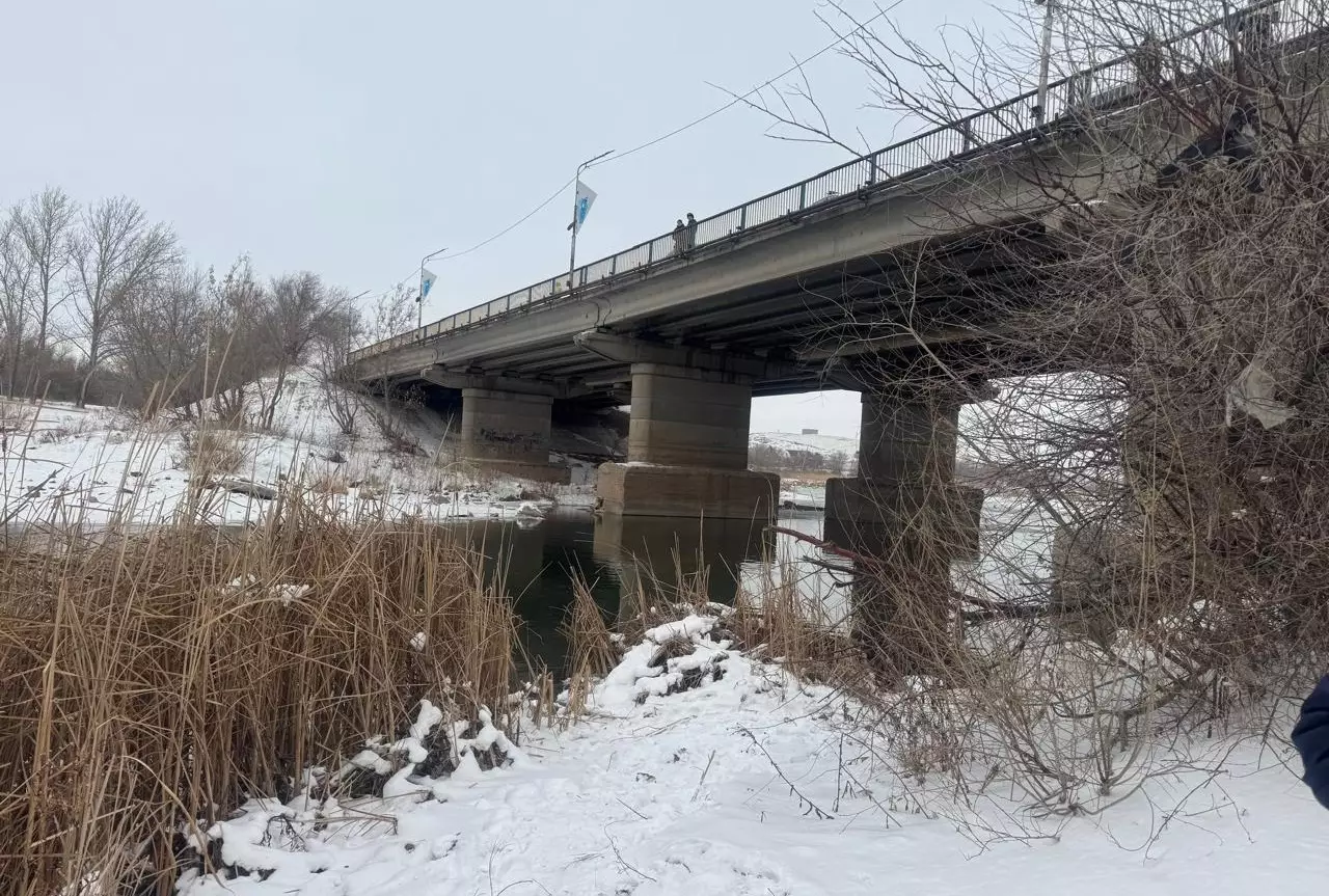 Шестилетний ребенок провалился под лед и погиб на реке Нура