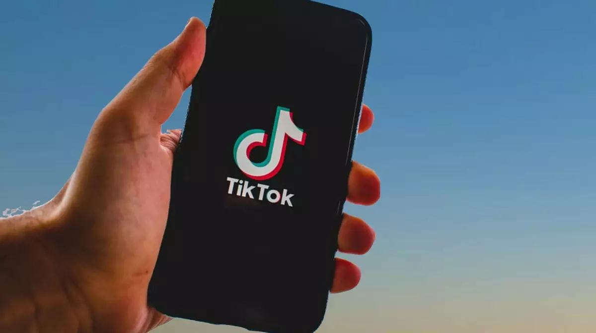 TikTok могут удалить из магазинов Apple и Alphabet в США