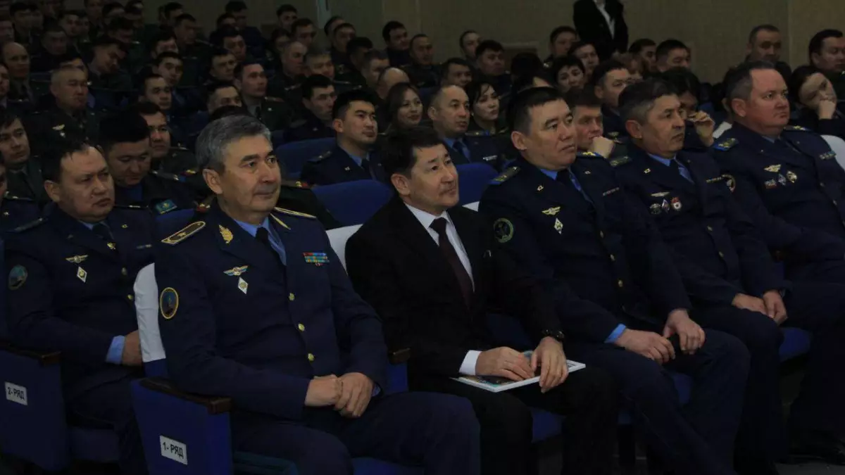 Алматыдағы әскери институтта Тәуелсіздік күніне арналған салтанатты жиын өтті