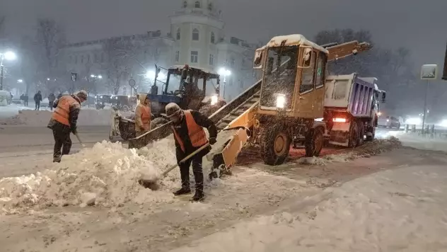 Коммунальные службы работают в усиленном режиме из-за снегопада в Алматы