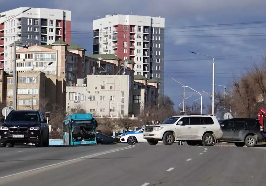 Водитель легковушки погиб в ДТП с автобусом в Актау: есть трое пострадавших17.12.2024 16:00 - новости на Lada.kz