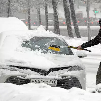 Автоэксперт дал советы, как выбраться из занесенного снегом двора