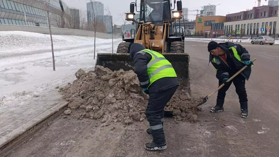 В Астане более 2 600 рабочих задействованы в уборке снега