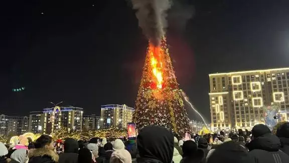 Шымкентте бас шырша шамы жағыла сала өртенді