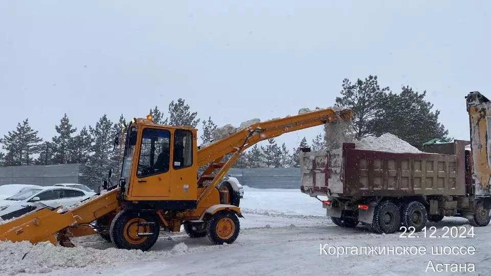 Астанада қар күреу жұмысына 2,6 мыңнан астам жұмысшы жұмылдырылды