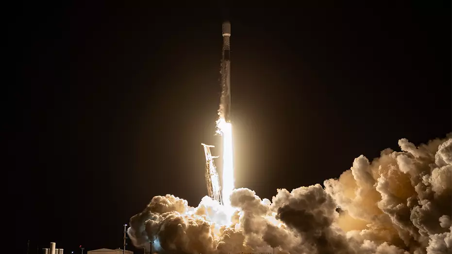 SpaceX запустила 30 спутников