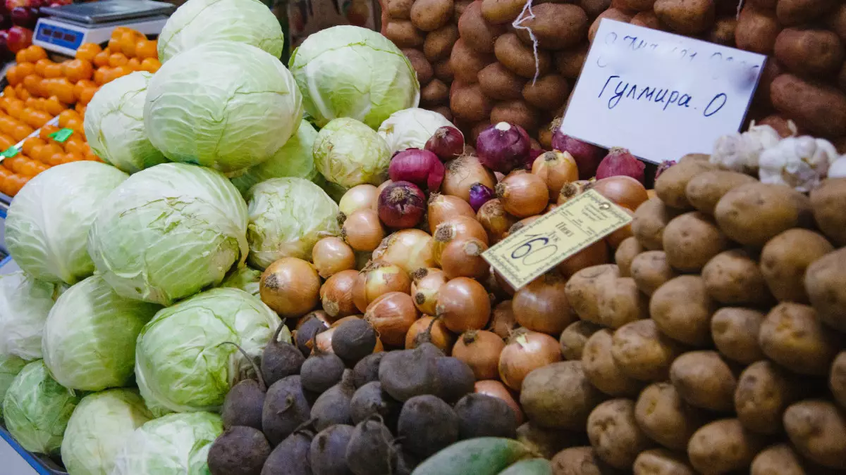 Цены на продукты перед Новым годом снизились в Казахстане