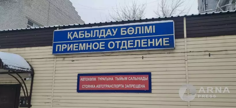 "Поступил в состоянии с угрозой для жизни" – врач о травмах пострадавшего при украшении елки учителя из Семея