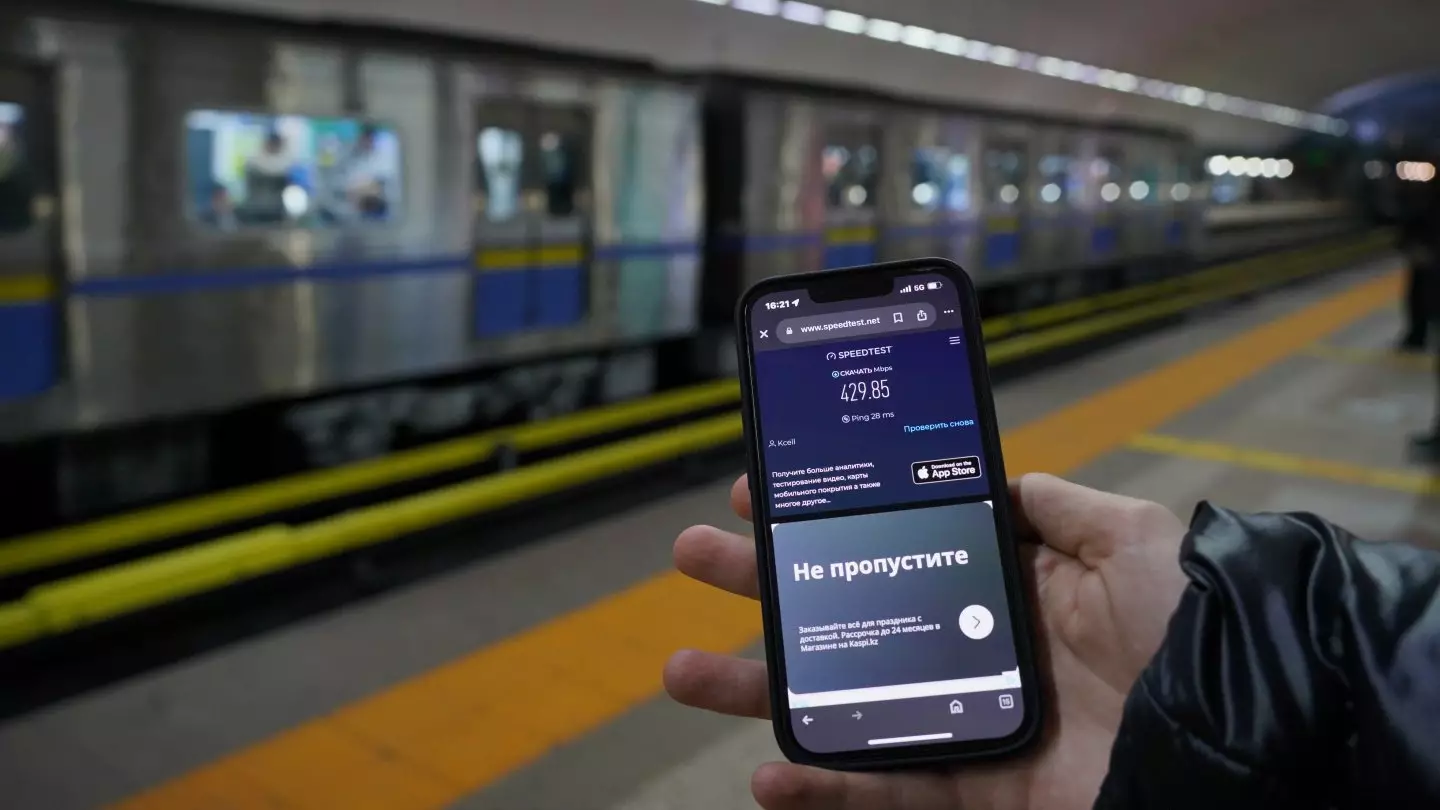 Семь станций метрополитена в Алматы подключили к интернету