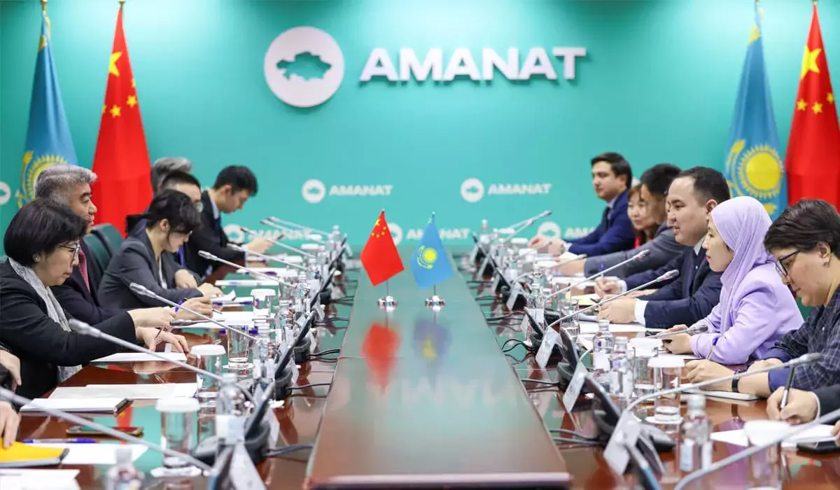 Партия «AMANAT» укрепляет сотрудничество с Коммунистической партией Китая