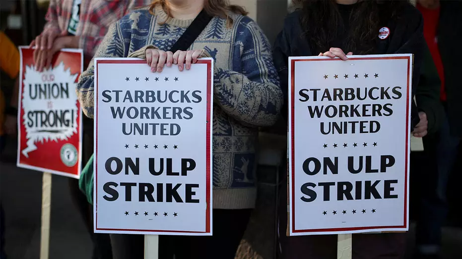 Бариста Starbucks присоединились к массовым забастовкам