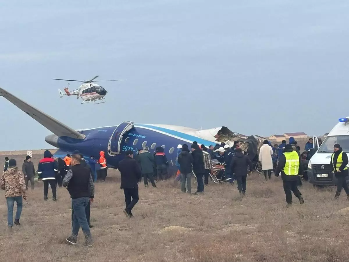 При крушении самолёта в Актау выжили 12 человек, среди них ребёнок