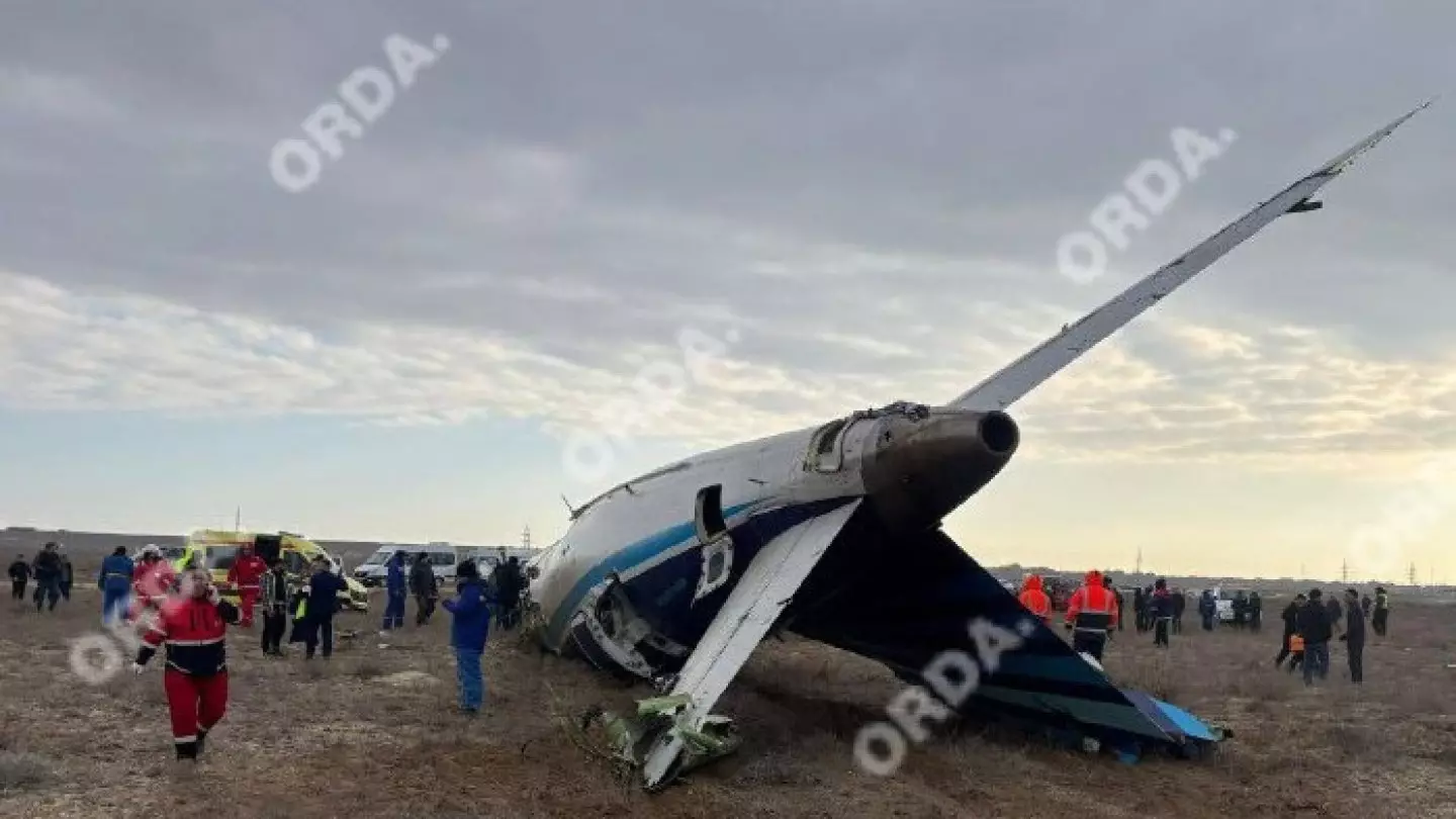 При падении самолёта в Актау выжили 12 человек