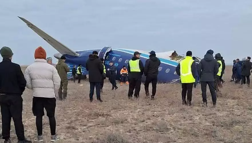 Шесть граждан Казахстана находились на борту разбившегося близ Актау самолета