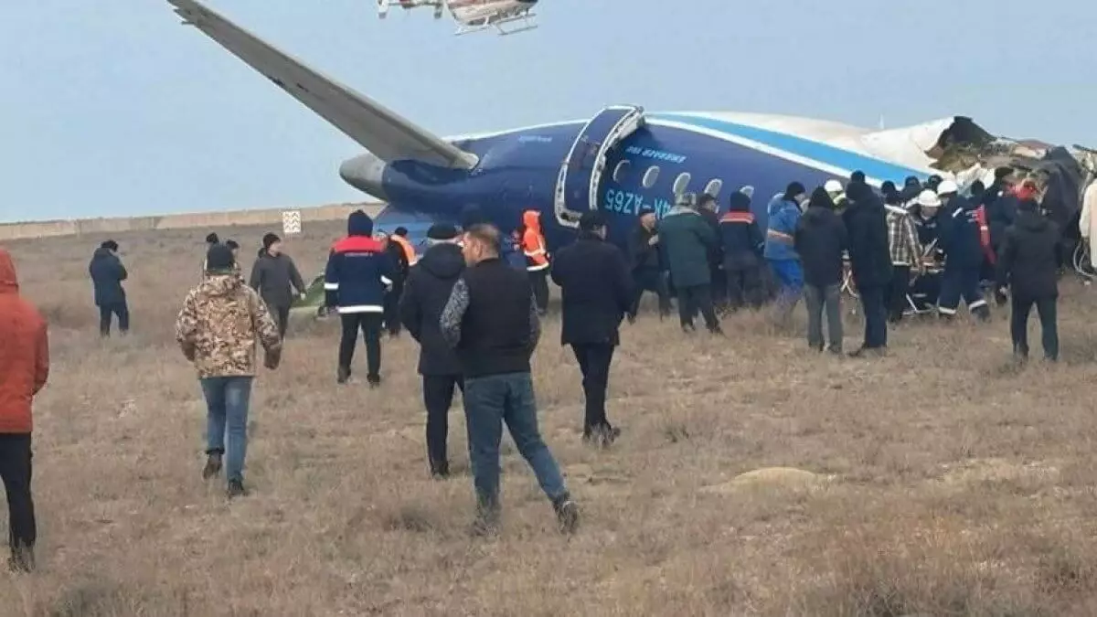 «Біз өлімімізді күттік»: Апаттан тірі қалған жолаушы ұшақта не болғанын айтып берді