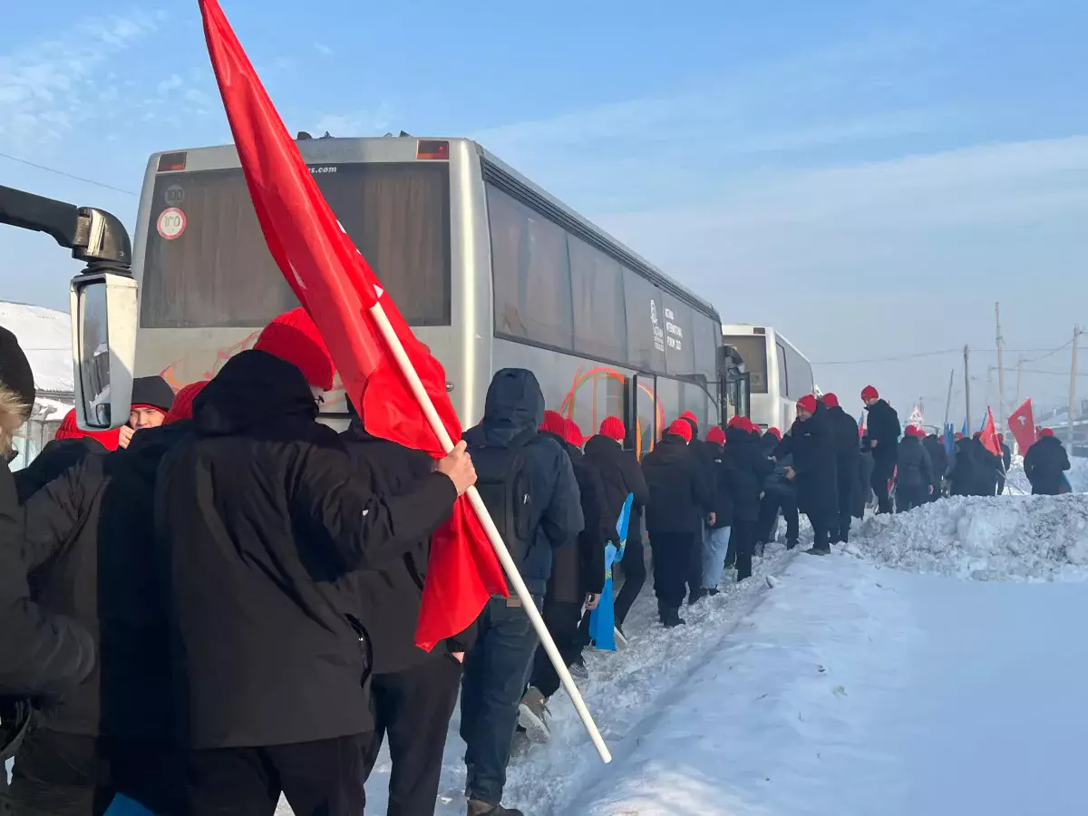 Молодежное объединение из Астаны приехало очистить Макинск от синтетических наркотиков