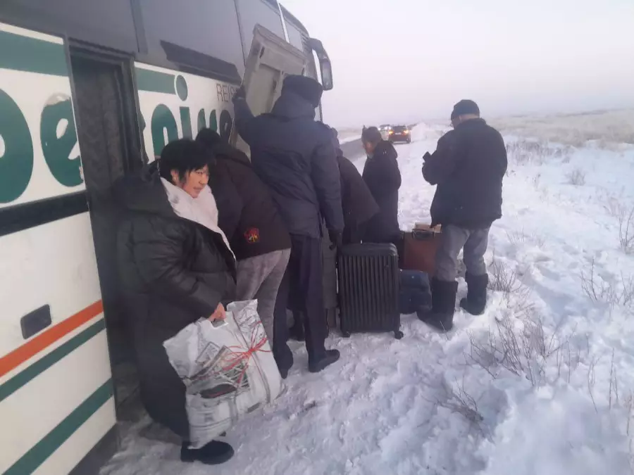 14 бала болды: Абай облысында жолаушылар мінген автобус жолда қалған