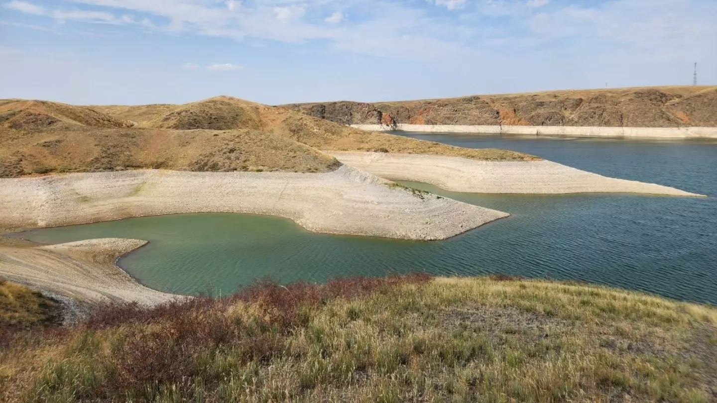 В Бартогайском и Куртинском водохранилищах снизили уровень воды для подготовки к паводкам 