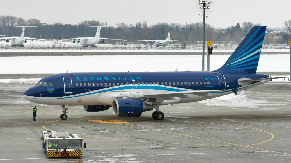 Azerbaijan Airlines приостановили полеты еще в 3 города России