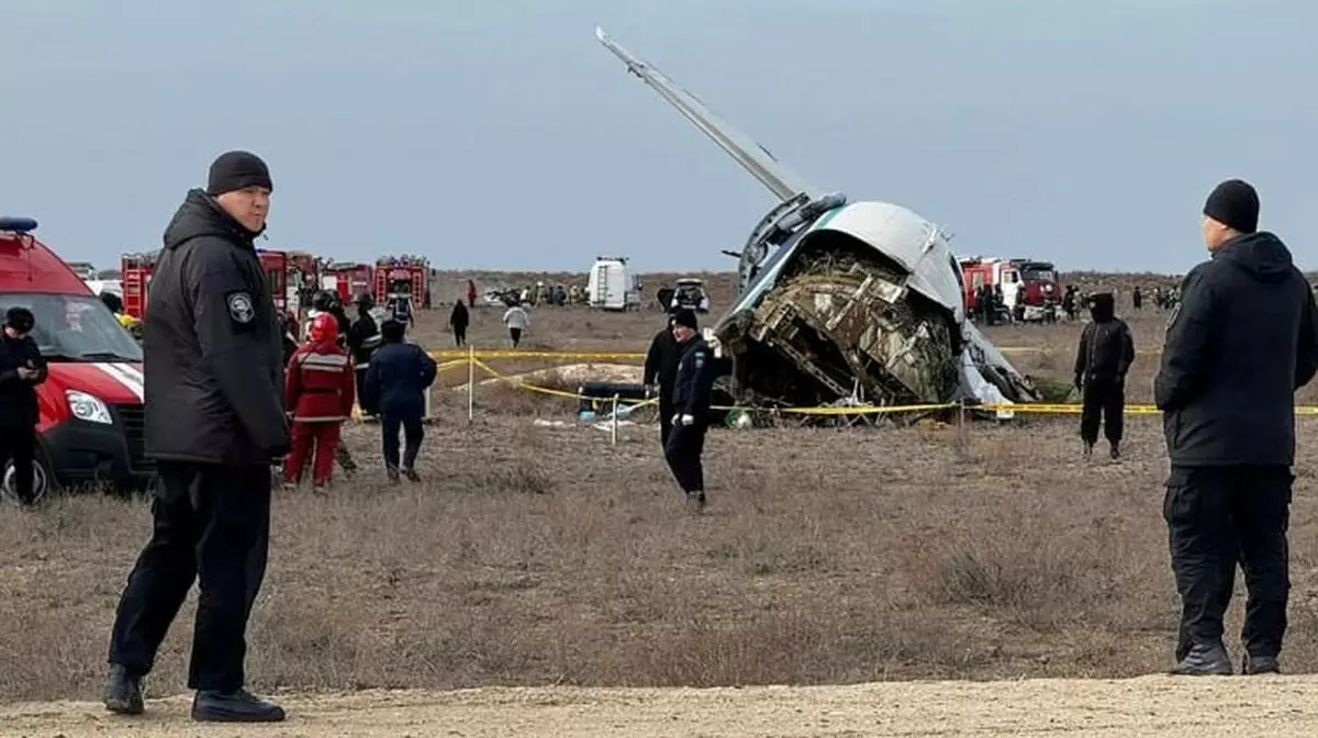 Казахстанские врачи и пожарные рассказали подробности операции по спасению выживших после крушения самолета под Актау