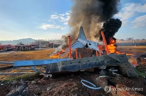 Самолет разбился при посадке в Южной Корее