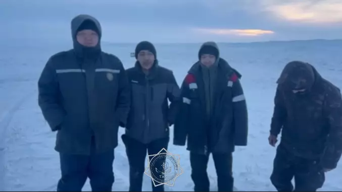 Пять человек попали на машине в снежный занос в области Улытау