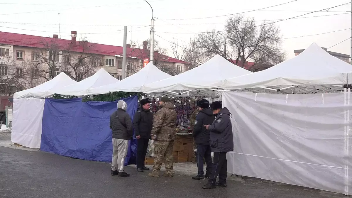 Қауіпсіз жаңа жыл: Алматыда мамандар тұрғындарға отшашудан келер қауіпті түсіндіруде