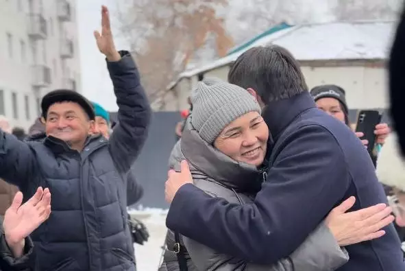 Ключи от новых квартир получили десятки семей в Актобе перед Новым годом