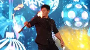 Fire show, иллюзионистер, жонглерлер, эквилибристтер мен сайқымазақтар алматылықтарға жаңа жылдық керемет қойылым сыйлады