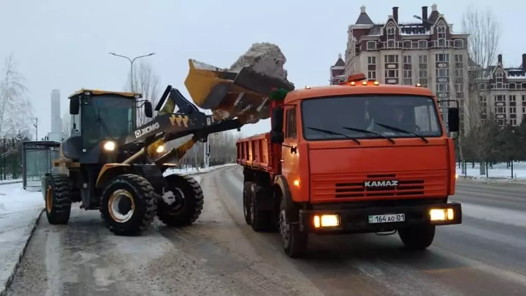 Астанада қар тазалауға 2,6 мыңнан астам  адам жұмылдырылды