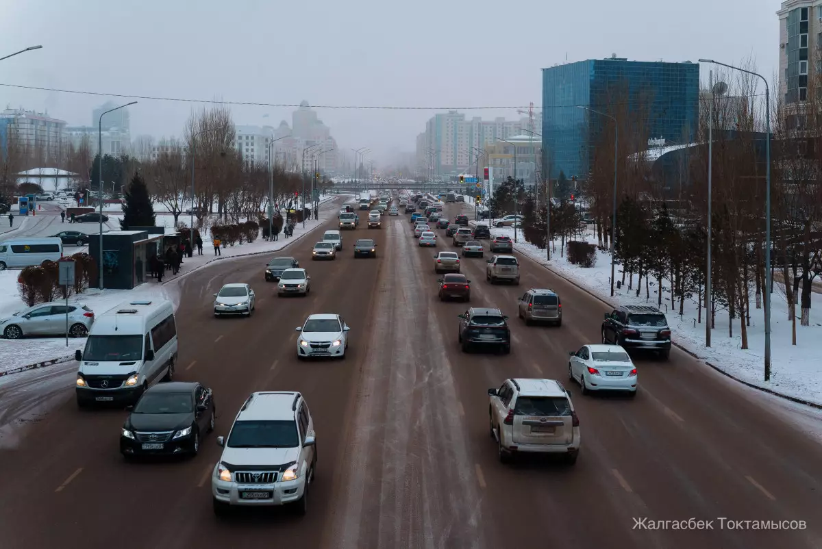 На сколько вырос трафик на дорогах Астаны и Алматы в канун Нового года