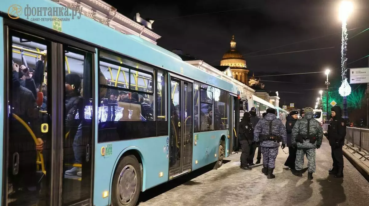 Полиция и ОМОН устроили масштабный рейд по мигрантам в новогоднюю ночь