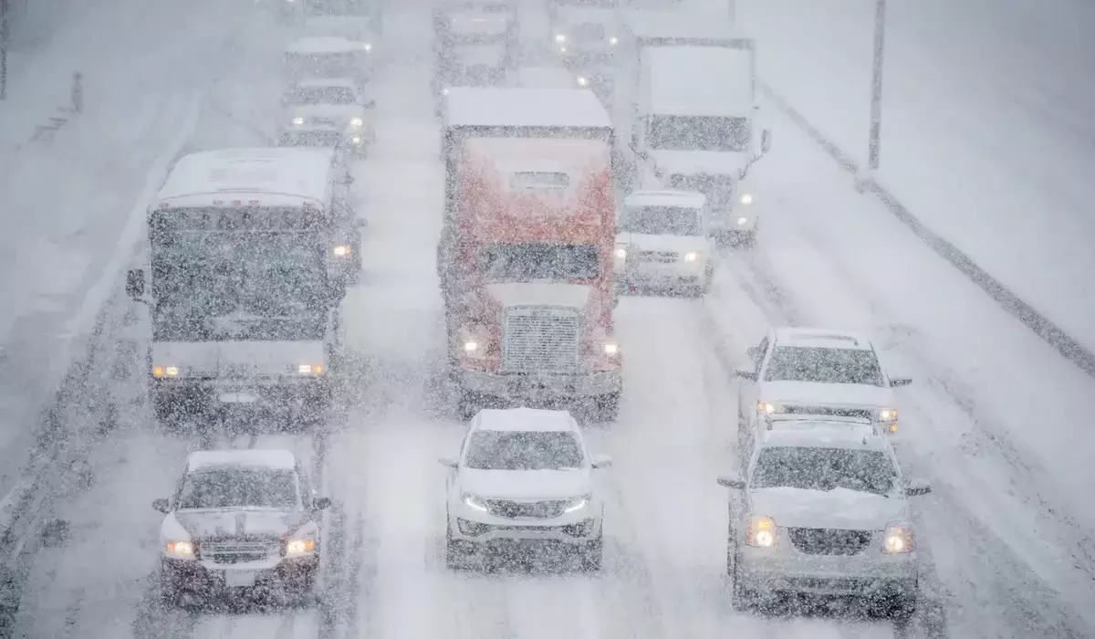 Ограничения движения вводятся на дорогах в двух областях Казахстана