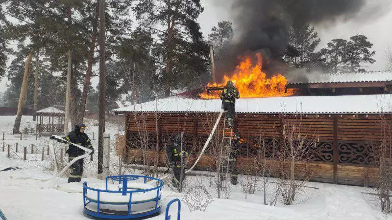 Огнеборцы ликвидировали пожар в кафе в Семее