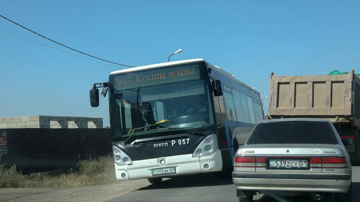 Астана: Қабанбай батыр даңғылының ішінара жабылған бір жолағы әлі ашылмайды