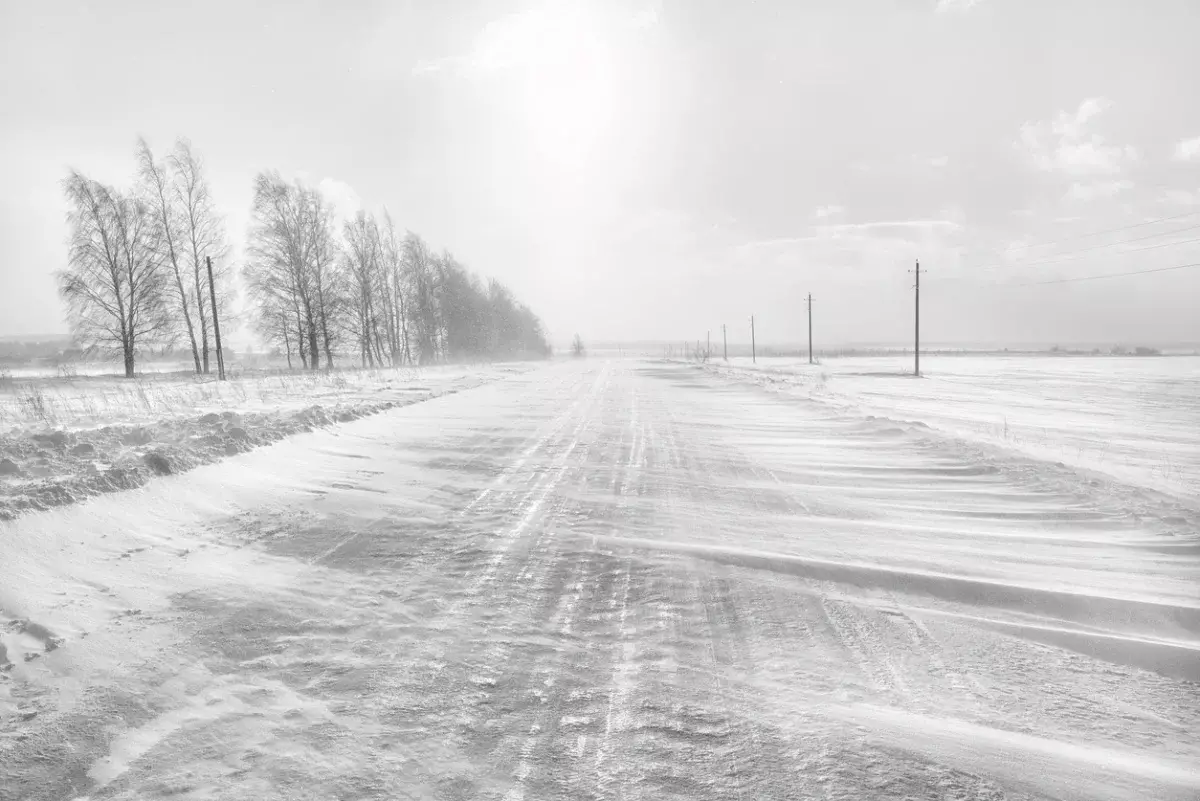 Қазақстанның бес өңірінде ескерту жарияланып, байланыс үзілді