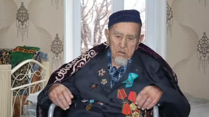 Со 100-летним юбилеем поздравили ветерана в Туркестанской области